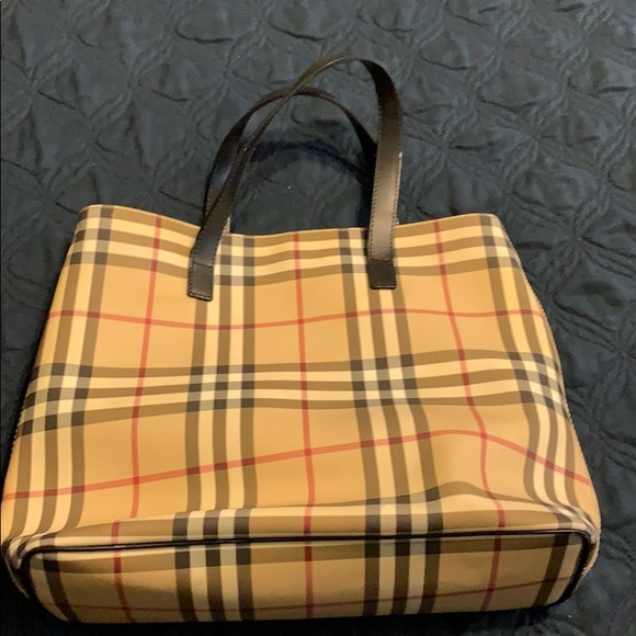Burberry purse - Picture 1 of 3